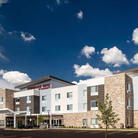 Towneplace Suites By Marriott Milwaukee West Bend Екстериор снимка